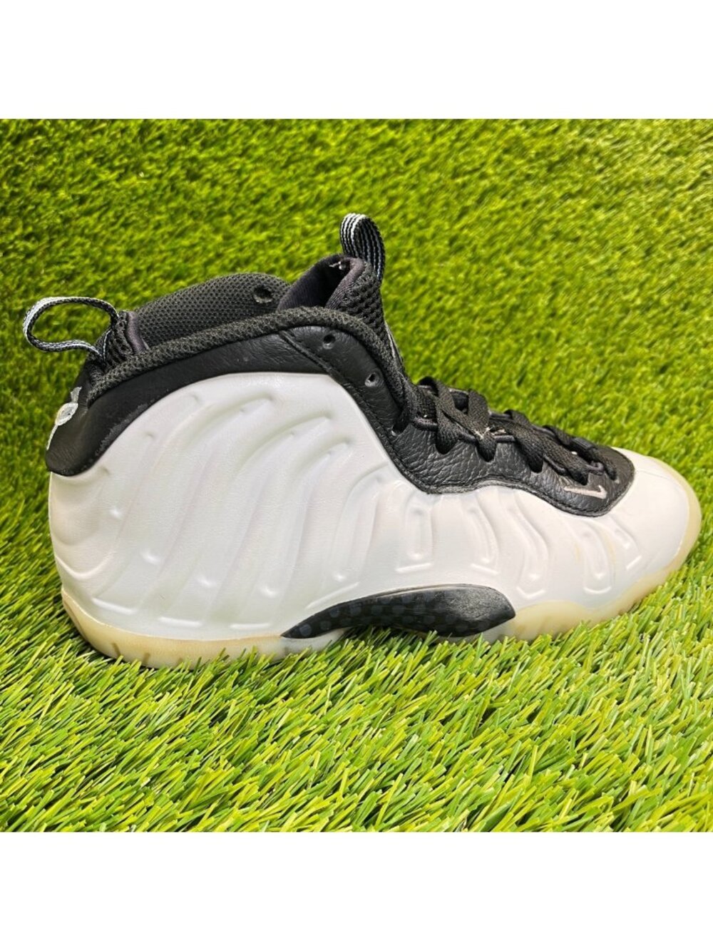 Nike Little Posite One Boys Size 6.5Y White Athletic Leather Shoes Sneakers‎